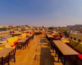 Hotel Pleasant Haveli - Only Adults - ג'יסלמר - מסעדה