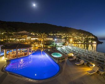 Hotel Hermitage - Portoferraio - Alberca