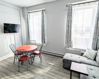 Quaint 1BR with Kitchenette - Robinson