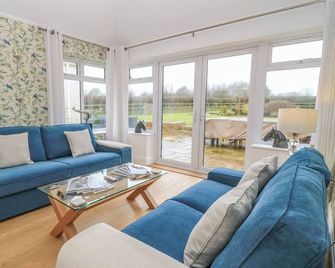 The Little Paddock - Malmesbury - Living room