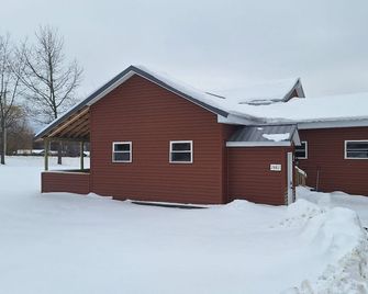Country Cottage by the Bridge - Pulaski - Budova