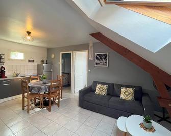 L'Arbre de Vy - T2 42m2 indépendant, 5 pers, garage, proche Gare - Le Mans - Restaurant