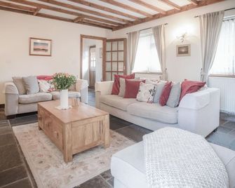 Fferm-Llong Cottage Ship Farm - 2 Bedroom -Rhossili - Swansea - Living room
