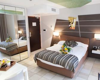 Hotel La Villa d'Elsa - Antibes - Bedroom