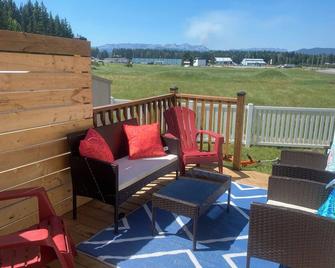 Adventure Await! 20minute to Abraham Lake Ice Bubbles, Full home+ Mountain views - Nordegg - Balcony