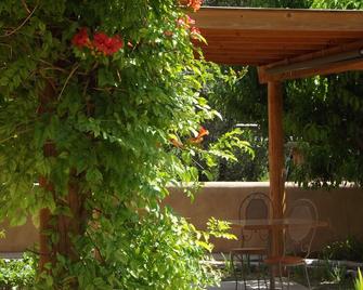 Martinez Casita - Adobe on the Plaza - Abiquiu - Patio