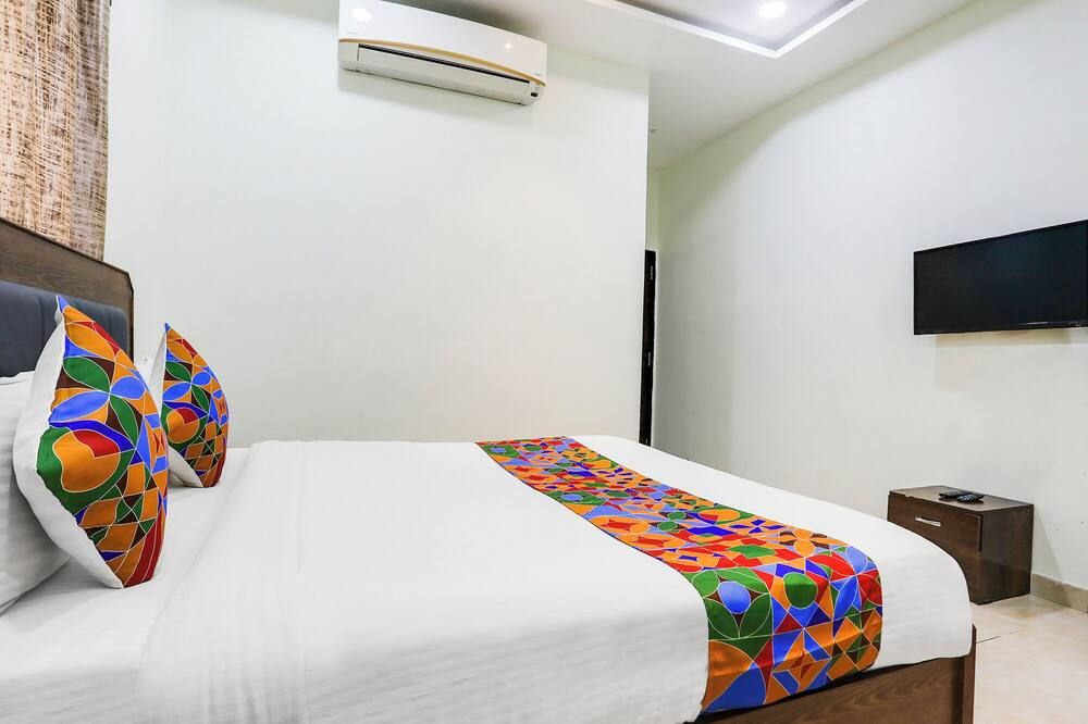 Hotel Johar Inn