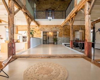Gites de la fabrique, Infinity pool, jacuzzi and playground, trampolines stream - Coussac-Bonneval - Lobby