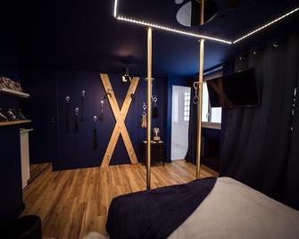 Suite de Luxe Avec Balnéo 50 Nuances au Coeur du Centre Ville de Caen - Caen - Bedroom