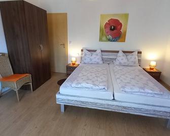 Vacation apartment/apartment for 5 guests with 85m² in Breitenberg (93033) - Breitenberg - Habitación