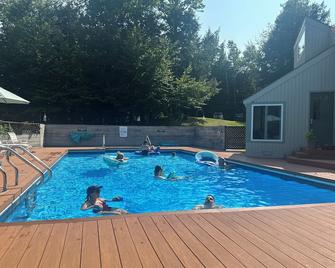 Ski & Bike Basecamp - Waitsfield - Pool