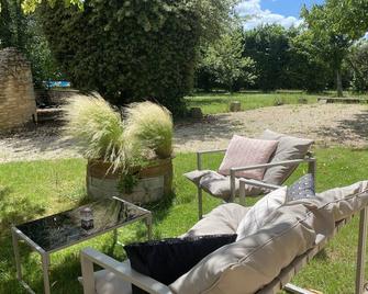 Charming house with heated pool 30 minutes from Futuroscope - Antigny - Patio