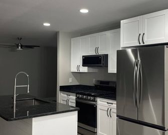 Brand New Luxury 3-Bedroom 2 Bath Apartment In Saginaw, MI - Saginaw - Кухня