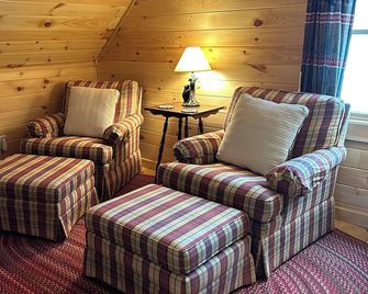 Central Ac - Brand New Cabin - Great Views! Nice Location! - Colebrook - Living room