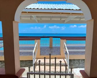 PalmVille - Charming 2-bedroom house with AC, WiFi - Carriacou - Balcón
