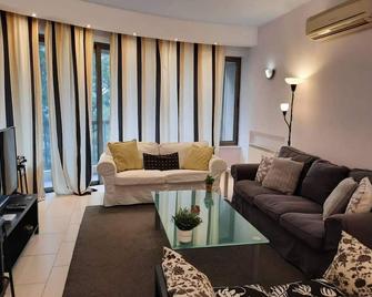 Lovely 3 bedroom Apartment in Nicosia center - Nicosia - Living room