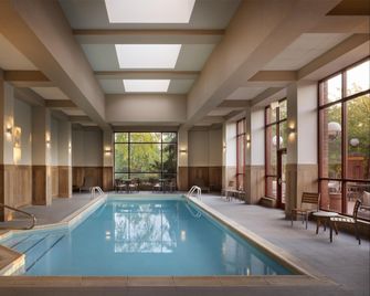 Embassy Suites by Hilton Lexington/UK Coldstream - Lexington - Pool