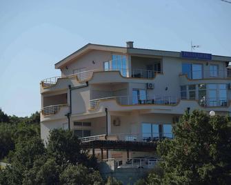 Belvedere Apartments with Seaview - Dobra Voda - Gebäude
