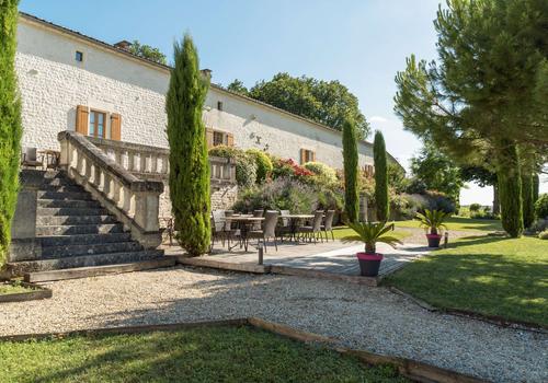 Hotels In Cognac From 53night Search For Hotels On Kayak - 