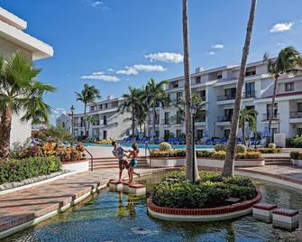 The Royal Cancun All Villas Resort - Cancún - Building