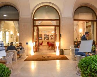 Hotel Vittoria - Brescia - Lobby