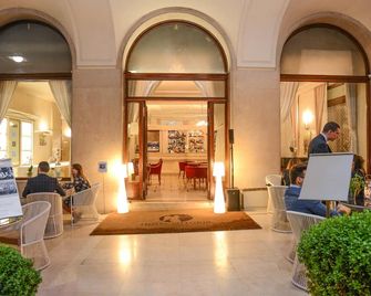 Hotel Vittoria - ברשיה - לובי