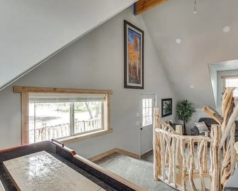 Family Home With Mountain Views In Circl - Circleville - Stairs