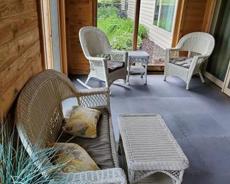 Large, cozy lake home near Round Lake Farm, Nordic Center, Road America, Lambeau - Brillion - Patio