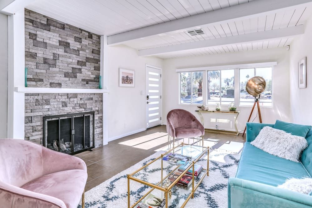 ريفرسايد - بالم سبرينغس - غرفة معيشة