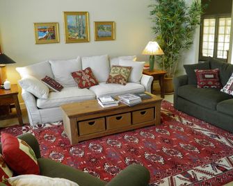 Vineyard FarmStay w/ Heated Pool from May-Oct. - Kenwood - Sala de estar