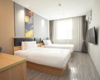 Home Inn Baiyun Hotel (Ruohaiyang North Road Shuihuiyuan Branch) - Rugao - Bedroom