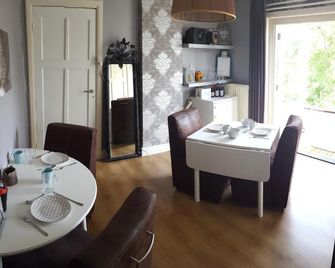 B&b Maaslandje - Spijk - Comedor