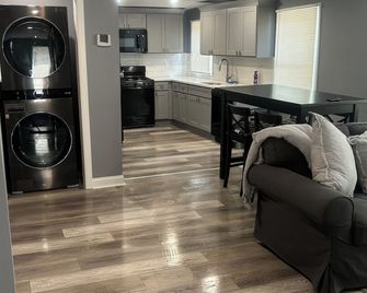 Charming 3-bedroom house with AC, WiFi in fantastic Trenton - Trenton - Cocina