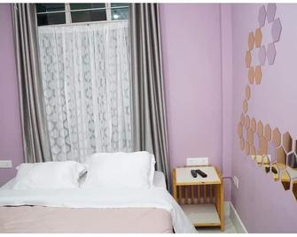 Risa Maria Service Apartment with Kitchen - Shillong - Bedroom