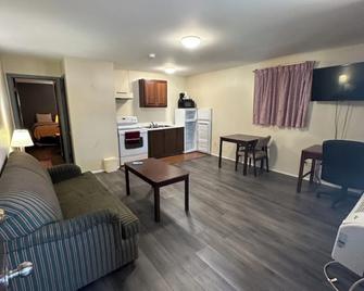 Wye Motel - Clinton - Living room