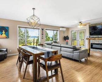 Amazing Waterviews Fundy’s Lighthouse Cottage B&B & Lost Lobster - Harvey Bank - Essbereich