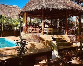 Camera Matrimoniale in Villa, Bagno Privato Piscina uso Cucina - Watamu - Piscine