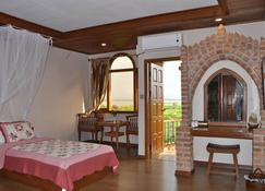 Ann Heritage Lodge - Nyaungshwe - Bedroom