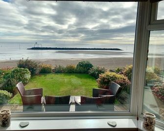 'Bay View' Absolute Seafront 3 Bedroom House with Breath-taking Sea Views. - Newbiggin-by-the-Sea - Balcony