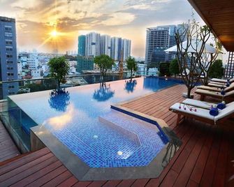 Lotus Saigon Hotel - Ho Chi Minh City - Pool
