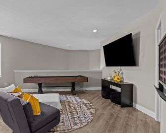 West End Whimsy | Jz Vacation Rentals - San Luis - Sala de estar