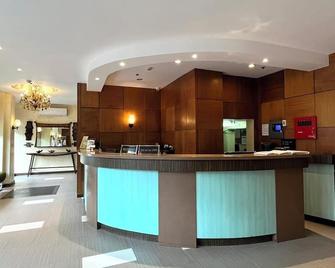 Pearl Lane Hotel - Manila - Front desk