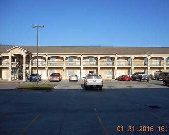 Crossroads Inn & Suites - Victoria - Building
