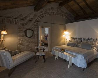 Antica Corte Pallavicina - Fontevivo - Bedroom