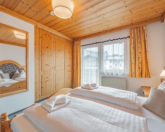 Almkönig - Maria Alm am Steinernen Meer - Schlafzimmer