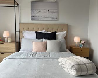 Guest Suite with Private Entry- 6 mins to Airport - Melbourne - Bedroom