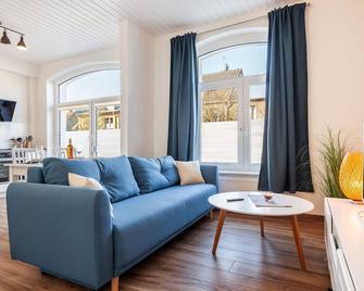 Haus Kreihnsdörp, Ferienwohnung 1 - Grevesmühlen - Wohnzimmer