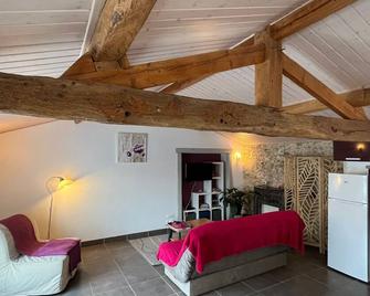 Charmant gîte 2 pers avec terrasse privative et proche Vélo Rail - FR-1-426-466 - Commequiers - Sala de estar