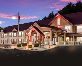 Red Roof Inn & Suites Corbin - Corbin - Gebäude