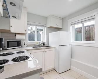 Cozy and Modern 2br guesthouse - Vancouver - Cocina